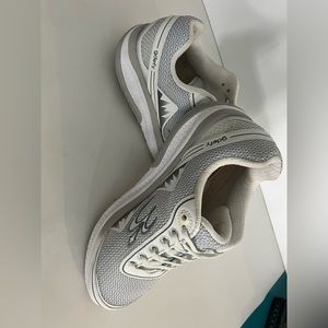 Gravity Defier walking shoes ladies size 9.5